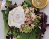 A picture of step 4 of Poached Egg on Guacamole with Shrimp.