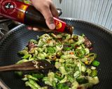 Foto langkah ke 5 dari resep Tumis Bunga Turi Cabe Gendot.