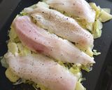 Foto del paso 3 de la receta: Merluza con patatas y puerro al horno