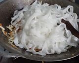 Foto langkah ke 5 dari resep Kwetiau Basah Masak Simple.