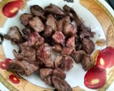 صورة لخطوة 2 من وصفة كبدة الدجاج مشرملة