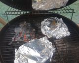 Foto del paso 4 de la receta: Pollos entero asados al carbón