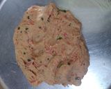 A picture of step 3 of Carrot paratha with salsa fillings.