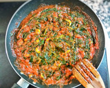 Foto del paso 3 de la receta: Tortilla de espinacas con tomate