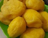 Foto langkah ke 4 dari resep Donat labu kuning coklat lumer didalam.