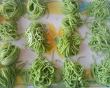 Foto langkah ke 5 dari resep Mie hijau homemade.