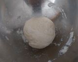 Foto del paso 5 de la receta: Coca de espárragos y emmental con vinagreta de almendras y pimentón