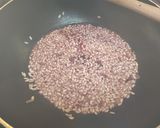 Foto del passaggio 4 della ricetta Risotto,castagne🌰e gherigli di noci rosse