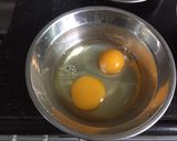 Foto langkah ke 4 dari resep Lobak putih masak Daging ayam cincang Goreng telur.