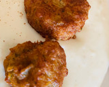 Foto del paso 5 de la receta: Buñuelos de bacalao sobre puré de patatas