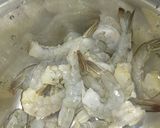 Foto langkah ke 1 dari resep Udang saus mentega simple.