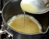 รูปขั้นตอนการทำที่ 6 ของ ซุปไก่-ไข่หยอด (Chicken Egg Drop Soup)