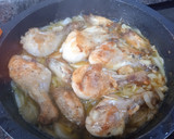 Foto del paso 2 de la receta: Pollo al brandy con champiñones y piñones