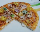 પેપી પનીર પીઝા રેસીપી સ્ટેપ3ફોટો