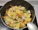 Foto del paso 4 de la receta: Guiso de pollo🍗 con patatas🥔 y espárragos🍲