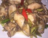 Foto langkah ke 4 dari resep Tumis cumi asin.