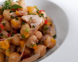 Foto del paso 7 de la receta: Ensalada de garbanzos, pimientos y pollo confitado