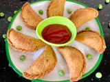 मटार कंरजी (Matar Karanji Recipe In Marathi)