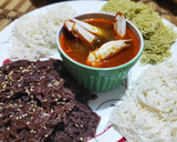 A picture of step 14 of Colourful Stringhoppers with Crab stew.