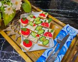 صورة لخطوة 7 من وصفة مقبلات توست بالجبنة 🍞🍅🥒