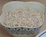 A picture of step 1 of Masala oats.