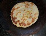 A picture of step 7 of Aloo paratha.