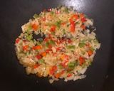 Foto del paso 1 de la receta: Huevos en colchón de vegetales al wok