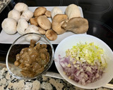 Foto del paso 3 de la receta: Crema de hongos con frutos secos