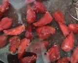Foto langkah ke 2 dari resep Selai Strawberry Homemade.