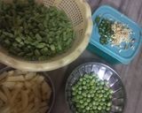 A picture of step 1 of Dry Potato-French Beans.