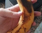 Foto del paso 2 de la receta: Licuado de banana y frutilla 🍌🍓