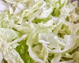 Hình bước làm 2 của món Salad Cải Thảo & Xúc Xích Tươi Nướng