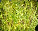 Foto langkah ke 1 dari resep Tumis daun pakis praktis.