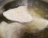 A picture of step 3 of Papad Chinese cheese Samosa.