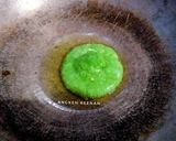 Foto langkah ke 5 dari resep Kue Cucur Pandan tanpa mixer.