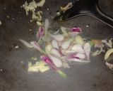 รูปขั้นตอนการทำที่ 3 ของ ผัดไก่น้ำมันหอยใส่แครอท