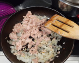 Foto del paso 2 de la receta: Espagueti con atún encebollados