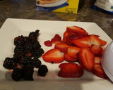 Foto del paso 4 de la receta: Crepas con fresas y moras