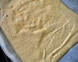 Foto del paso 3 de la receta: Brazo gitano de fresones blancos y rojos con nata y trufa