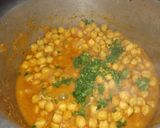 A picture of step 7 of Punjabi chole masala.