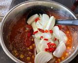 Foto langkah ke 5 dari resep Chili Con Carne (sup tomat dengan isian daging giling dan cabai).