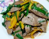 รูปขั้นตอนการทำที่ 4 ของ ตับผัดกุ้ยช่ายพริกหวาน