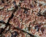 A picture of step 7 of Rhubarb and raisin oat slices.