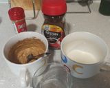 Foto del paso 1 de la receta: Crema de leche, café. Con chocolate negro y canela