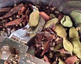 मसाला चहा (Masala Chai Recipe In Marathi) रेसिपी स्टेप 2 फोटो 