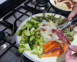 Foto del paso 7 de la receta: Cena ligera - verduras al vapor con jamón crujiente