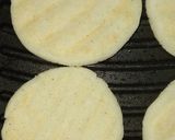 Foto del paso 2 de la receta: Arepas pepiadas 🫓 🇻🇪 ♡