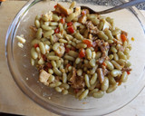 Foto del paso 2 de la receta: Ensalada de verdinas con vinagreta de pimiento rojo y atún