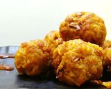 A picture of step 4 of Leftover maggi cheese pakoda.