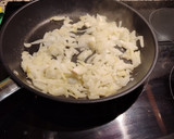 Foto del paso 2 de la receta: Pechugas con salsa de yogur en pan de pita